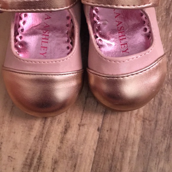 Laura Ashley baby shoes. Never worn - Picture 3 of 3